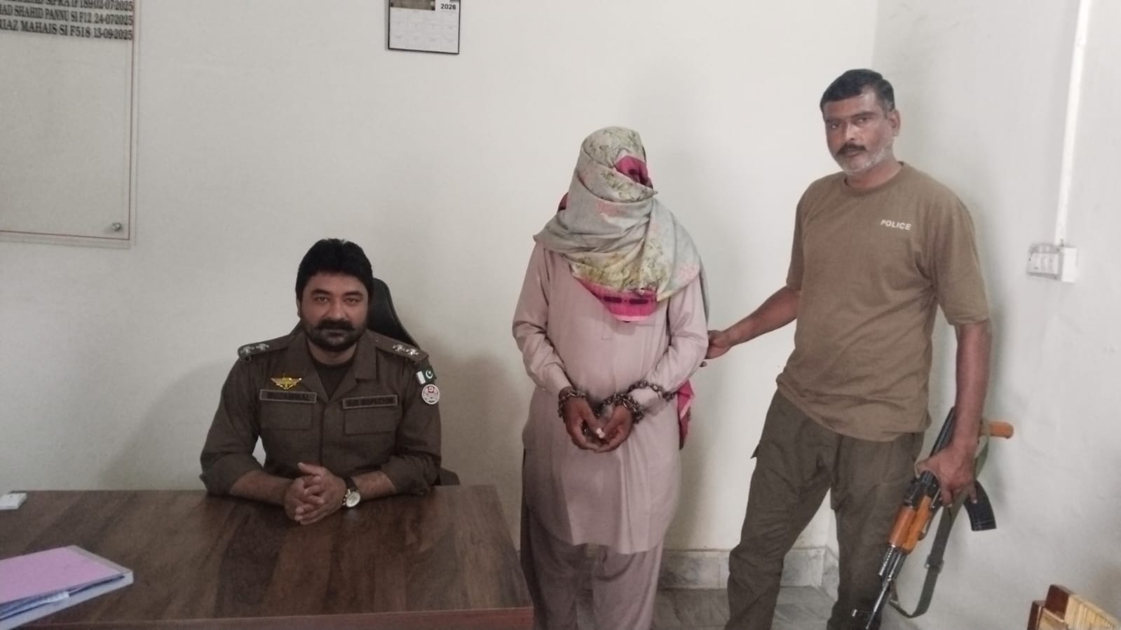نیو ٹرک اسٹینڈ سے آتش بازی کا سامان ترسیل کرنے والا ملزم گرفتار