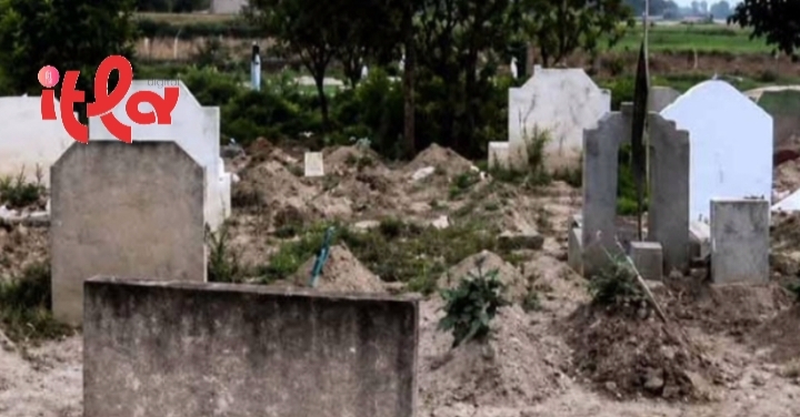 Father Buries Young Son Without a Shroud Due to Poverty; Police Step In