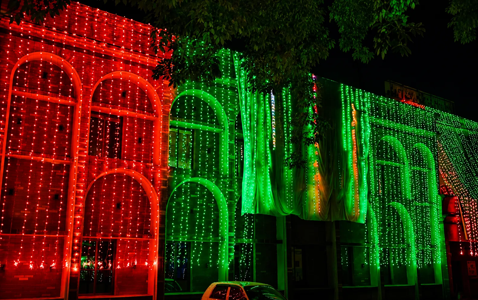 پاکستان، سعودی عرب، ترکیہ دفاعی معاہدے پر فیصل آباد ایف ڈی اے کمپلیکس جگمگا اٹھا