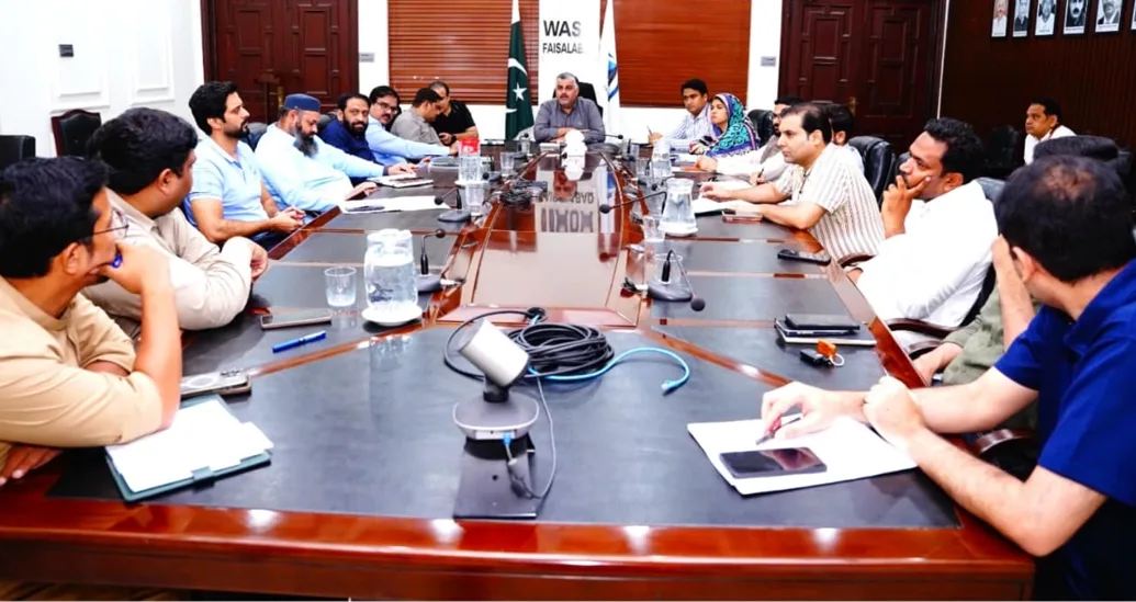 فیصل آباد میں سیوریج شکایات کے فوری ازالے کا حکم، واسا افسران کو شہریوں سے فیڈ بیک لینے کی ہدایت