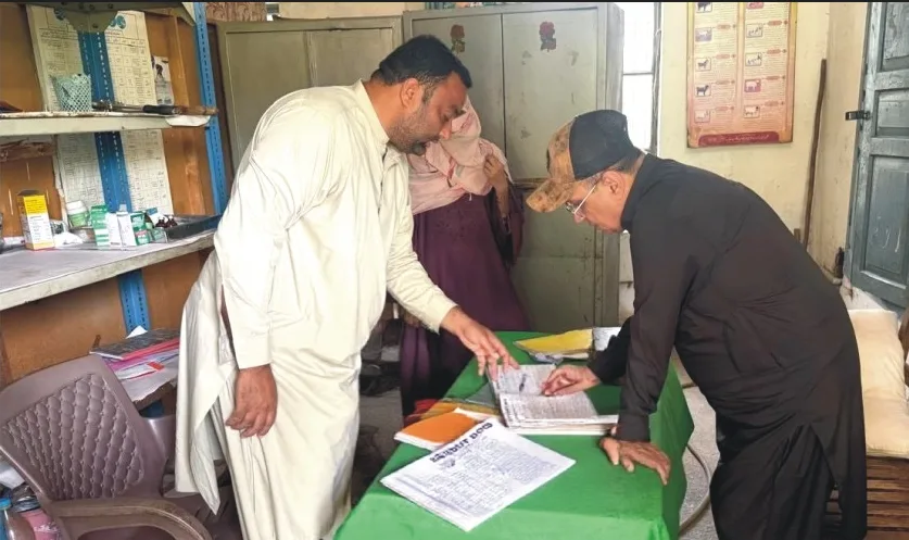 فیصل آباد میں ڈائریکٹر لائیوسٹاک کا سول ویٹرنری ہسپتالوں کا معائنہ